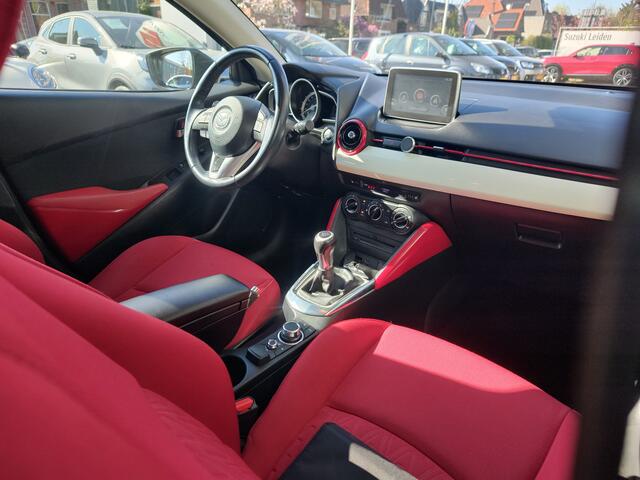 Mazda 2 1.5 SKYACTIV-G SKYLEASE+ Stoelverwarming | Rood interieur | Navi | Cruise