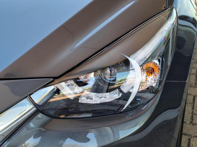 Mazda 2 1.5 Skyactiv-G GT-Luxury | Achteruitrijcamera | Trekhaak | Stoelverwarming | LED verlichting | Cruise control | 12 Maanden Bovag |