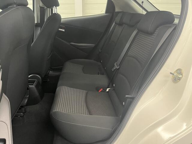 Mazda 2 1.5 Skyactiv-G Dynamic / Navigatie / Trekhaak / Cruise Control / Airco /