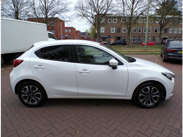Mazda 2 1.5 Skyactiv-G Dynamic+ NAVI TEL CRUISECONT PARELMOER WIT METALIC...
