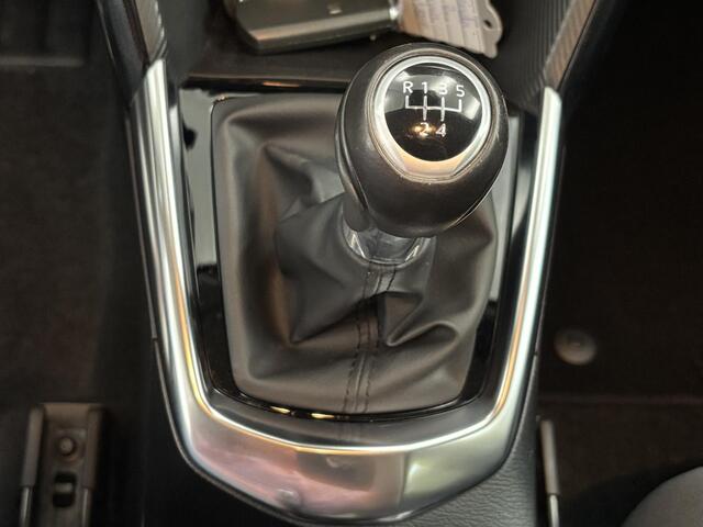 Mazda 2 1.5 Skyactiv-G TS+ / Eerste eigenaar / Navigatiesysteem / Airco / Cruise control / Extra getint glas / Hill hold functie / LED Koplampen / Lichtmetalen velgen 15" / Parkeersensoren achter / Voorstoelen verwarmd