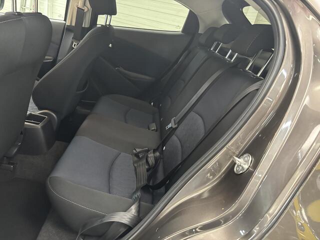 Mazda 2 1.5 Skyactiv-G TS+ / Eerste eigenaar / Navigatiesysteem / Airco / Cruise control / Extra getint glas / Hill hold functie / LED Koplampen / Lichtmetalen velgen 15" / Parkeersensoren achter / Voorstoelen verwarmd