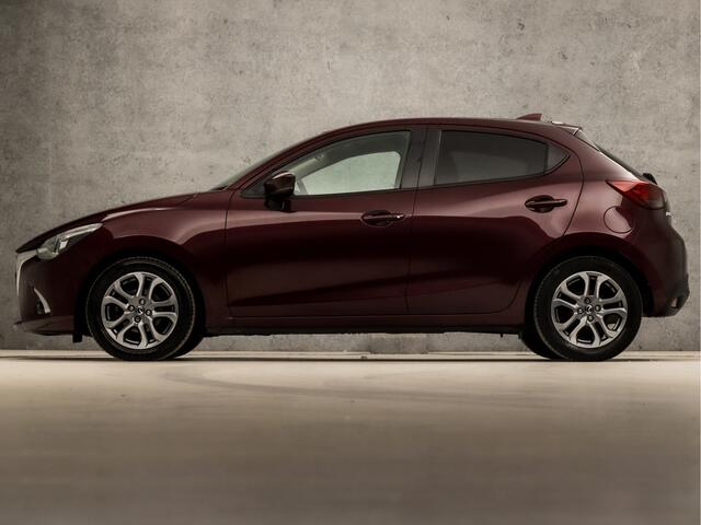 Mazda 2 1.5 Skyactiv-G GT-Luxury (NAVIGATIE, CAMERA, HEAD-UP DISPLAY, STOELVERWARMING, GETINT GLAS, LEDEREN SPORTSTOELEN, LM VELGEN, CRUISE, NIEUWE APK, NIEUWSTAAT)