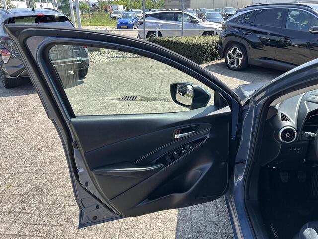Mazda 2 1.5 Skyactiv-G Luxury | Navigatiesysteem| Climate control | All Seasonbanden |Stoelverwarming| Achteruitrijcamera| Apple Carplay|