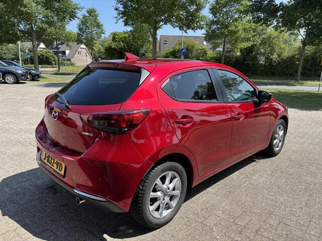 Mazda 2 1.5 Skyactiv-G Luxury 1e Eig,. Dealer Ondh, Navigatie, Apple Carplay/ Android Auto, A. Rij-Camera, Head-Up Display, Lichtmetaal, Stuurverw., Stoelverw. , Cruise Controle.