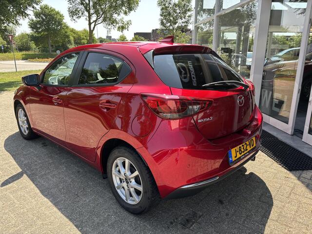 Mazda 2 1.5 Skyactiv-G Luxury 1e Eig,. Dealer Ondh, Navigatie, Apple Carplay/ Android Auto, A. Rij-Camera, Head-Up Display, Lichtmetaal, Stuurverw., Stoelverw. , Cruise Controle.
