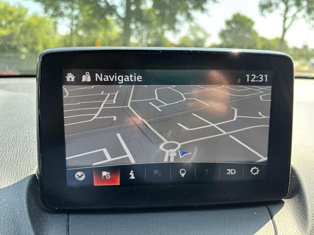 Mazda 2 1.5 Skyactiv-G Luxury 1e Eig,. Dealer Ondh, Navigatie, Apple Carplay/ Android Auto, A. Rij-Camera, Head-Up Display, Lichtmetaal, Stuurverw., Stoelverw. , Cruise Controle.