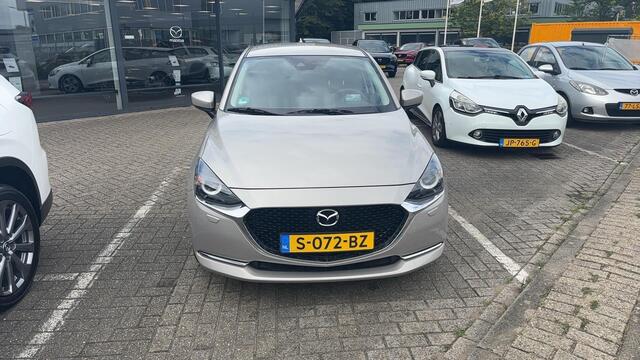 Mazda 2 1.5 Skyactiv-G Luxury + I- Activsense Pack, spoiler, LMV 16 inch, Apple Car Play, camera