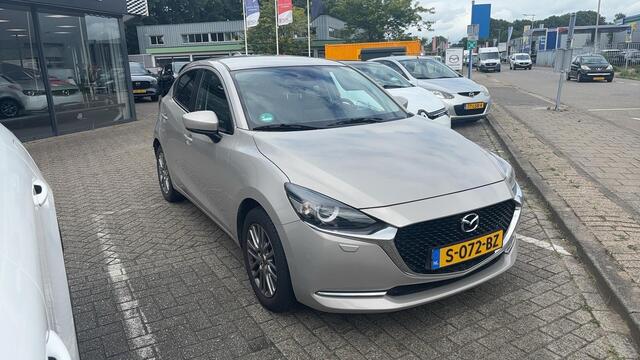 Mazda 2 1.5 Skyactiv-G Luxury + I- Activsense Pack, spoiler, LMV 16 inch, Apple Car Play, camera