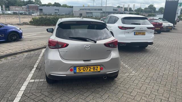 Mazda 2 1.5 Skyactiv-G Luxury + I- Activsense Pack, spoiler, LMV 16 inch, Apple Car Play, camera