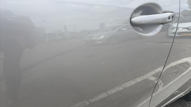 Mazda 2 1.5 Skyactiv-G Luxury + I- Activsense Pack, spoiler, LMV 16 inch, Apple Car Play, camera