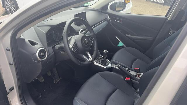 Mazda 2 1.5 Skyactiv-G Luxury + I- Activsense Pack, spoiler, LMV 16 inch, Apple Car Play, camera