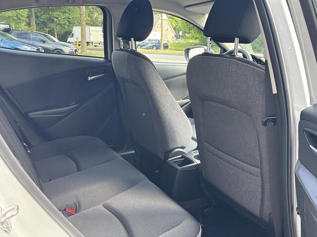Mazda 2 1.5 e-SkyActiv-G 90 Exclusive-Line 1e Eig., NL-Auto, Dealer Ond., Navigatie, Apple Carplay / Android Auto, A-Rij-Camera, Rondom zicht Camera, Head-Up, Licht metaal, Parkeerhulp