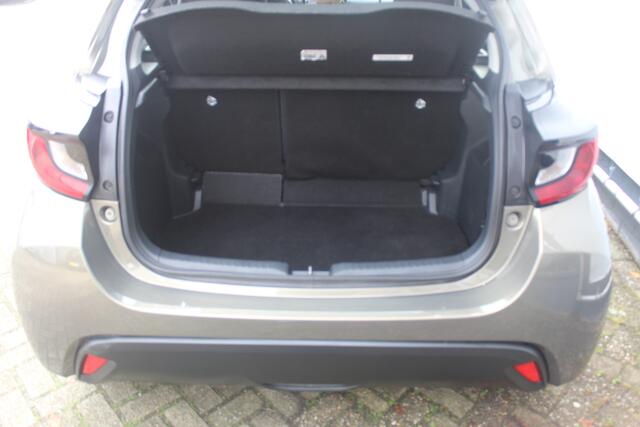 Mazda 2 Hybrid 1.5 Agile Toyota Yaris l Apple Carplay/ Android auto l Keyless l Automaat l Cruise control l Stuur- en Stoelverwarming VDL auto