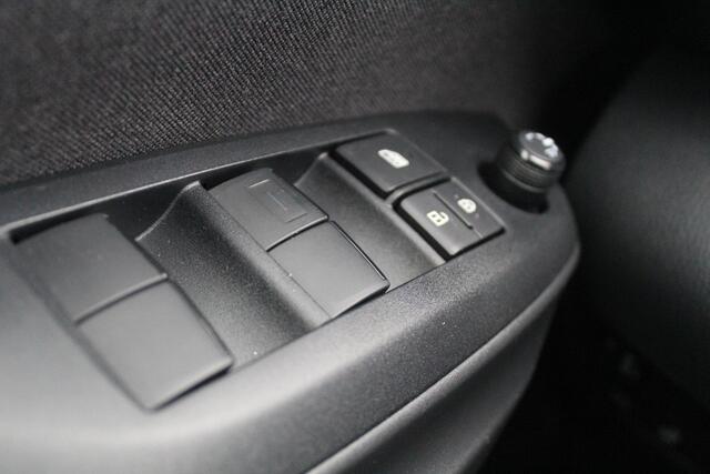 Mazda 2 Hybrid 1.5 Toyota Yaris l Stuur- en Stoelverwarming l Apple Carplay/ Android auto l Keyless l Automaat l Cruise control l