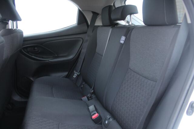 Mazda 2 Hybrid Toyota Yaris Hybrid 1.5 Centre-line Stuur- en Stoelverwarming l Apple Carplay/ Android auto l Keyless l Automaat l Parkeercamera l Cruise control l