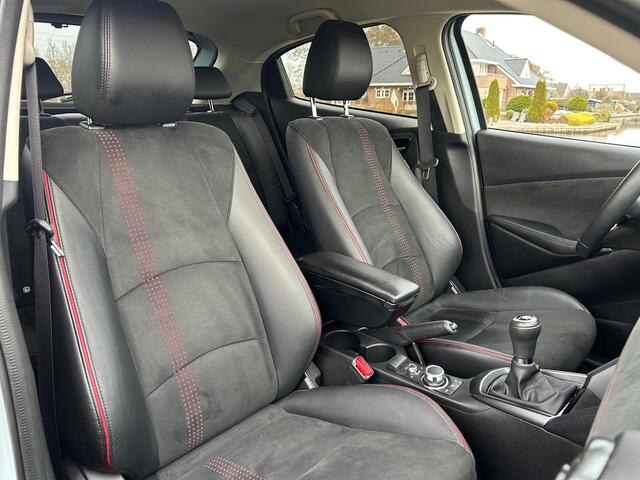 Mazda 2 1.5 e-SkyActiv-G 90 Homura Aka Leer/Alcantara / Stoelverwarming