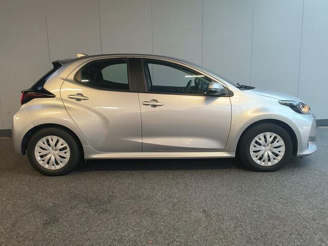 Mazda 2 Hybrid 1.5 Prime-line uit 2024 Rijklaar + 12 maanden Bovag-garantie Henk Jongen Auto's in Helmond, al 50 jaar service zoals 't hoort!