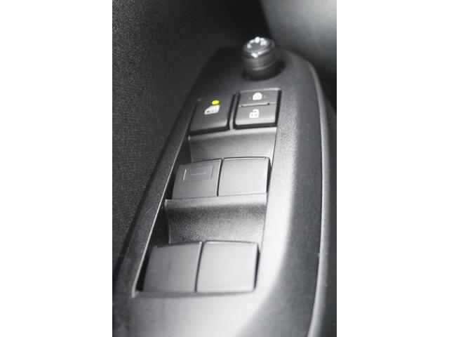 Mazda 2 Hybrid Toyota Yaris Hybrid 1.5 Stuur- en Stoelverwarming l Apple Carplay/ Android auto l Keyless l Automaat l Parkeercamera l Cruise control l