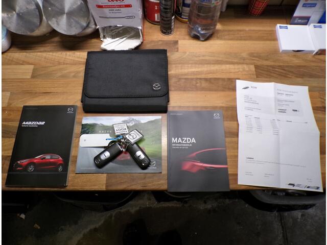 Mazda 2 1.5 Skyactiv-G Luxury CAMERA TEL CRUISECON STUUR/STOEL VERWAR..