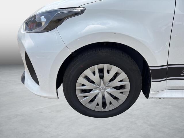 Mazda 2 Hybrid 1.5 Prime-line , Demovoordeel ¤ 2.500,- , Apple Carplay, Adap. Cruise, Climate Control, Camera, DAB+, Lichtsensor, Stuurwielbediening, LKA