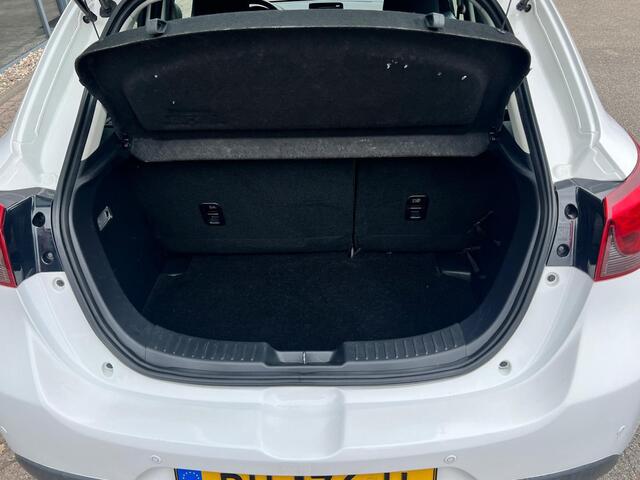 Mazda 2 1.5 Skyactiv-G Dynamic NAVIGATIE | PARKEERSENSOREN | AIRCONDITIONING | CRUISE CONTROLE | NED. AUTO | DEALER ONDERHOUDEN |