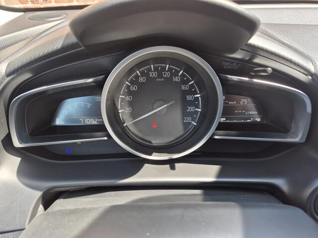 Mazda 2 1.5 Skyactiv-G 90 Luxury | CLIMATE CONTROL | CRUISE CONTROL | 16 INCH LMV | PARKEERSENSOREN ACHTER TREKHAAK | DAB