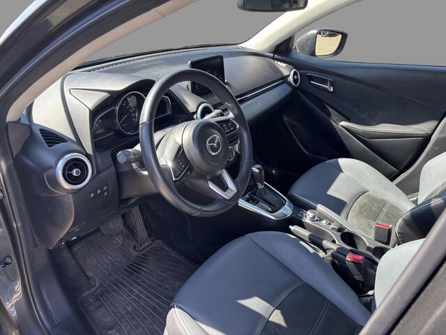 Mazda 2 1.5 Skyactiv-G Signature-Line , Automaat, Leder, Navi, Apple, Clima, PDC, Cruise, LKA, LMV 16 Inch, Sturr/Stoelverwarming