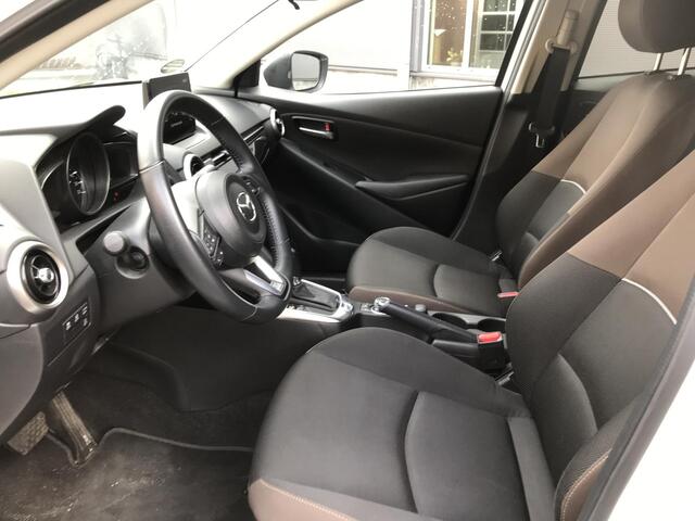 Mazda 2 1.5 Skyactiv-G Signature automaat, navigatie, climate control, stoelverwarming