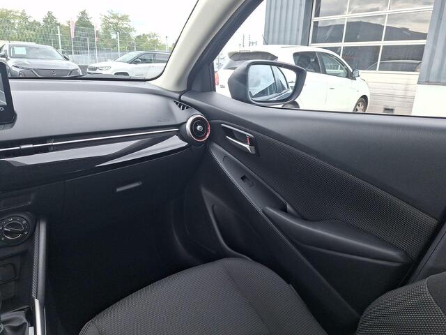 Mazda 2 1.5 Skyactiv-G Sportive | NL-Auto | Navigatie | Camera | Airco | Cruise Control | Radio-DAB-USB | LM-velgen |