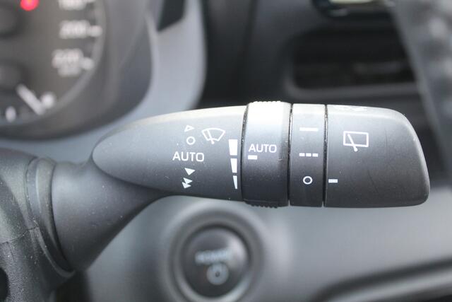 Mazda 2 Hybrid 1.5 Exclusive-line stuur verwarmd l Voorstoelen verwarmd l airco automatisch l Apple Carplay/Android Auto