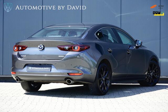 Mazda 3 SEDAN 2.0 186 pk e-SkyActiv-X M HYBRID COMFORT / LED KOPLAMPEN / 18 INCH LMV / NAVIGATIE / APPLE CARPLAY / STOEL- STUURVERWARMING /