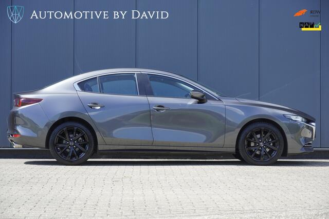 Mazda 3 SEDAN 2.0 186 pk e-SkyActiv-X M HYBRID COMFORT / LED KOPLAMPEN / 18 INCH LMV / NAVIGATIE / APPLE CARPLAY / STOEL- STUURVERWARMING /