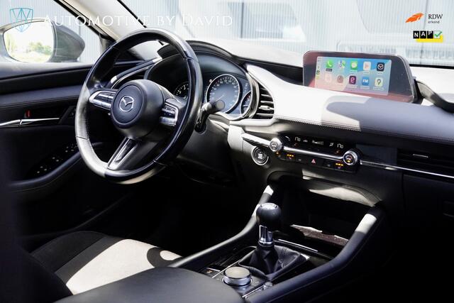 Mazda 3 SEDAN 2.0 186 pk e-SkyActiv-X M HYBRID COMFORT / LED KOPLAMPEN / 18 INCH LMV / NAVIGATIE / APPLE CARPLAY / STOEL- STUURVERWARMING /