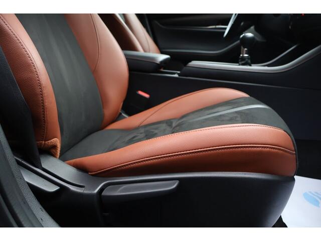 Mazda 3 2.0 e-SKYACTIV-G M HYBRID 122 HOMURA Alcantara | Elek. stoelen | Keyless | Bose