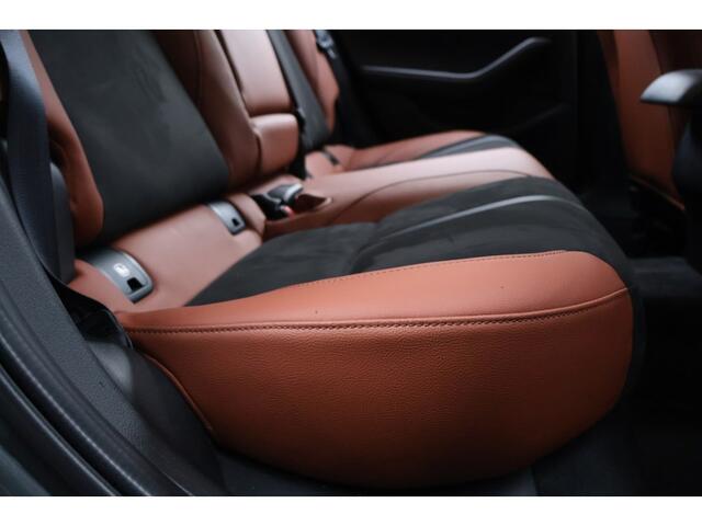 Mazda 3 2.0 e-SKYACTIV-G M HYBRID 122 HOMURA Alcantara | Elek. stoelen | Keyless | Bose