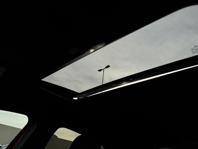 Mazda 3 2.0 e-SkyActiv-X M Hybrid 186 Takumi | Sunroof | Automaat | Stoel/stuurverwarming | BOSE- Premium audio | Elektrische geheugen stoelen | Lederen bekleding | Apple carplay/ Android auto | 360* camera | Full led adaptive |