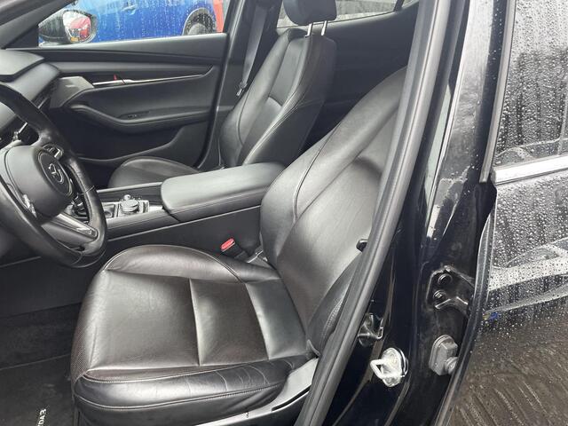 Mazda 3 2.0 e-SkyActiv-X M Hybrid 186 Luxury , Trekhaak, Aero Pakket, All Season, Leder, Bose, Stoelverwarming, Stuurverwarming, LMV 18 Inch, 360 Camera, Navi, Clima, HUD, PDC, Adap. Cruise, LKA