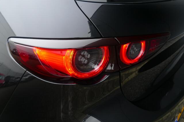 Mazda 3 2.0 e-SkyActiv-X M Hybrid 186 Luxury | 4WD | Aero pack | pano | FULL OPTION!