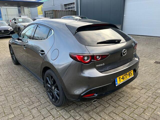 Mazda 3 2.0 e-SkyActiv-G M Hybrid 150 Homura , Adap. Cruise, LMV 18 Inch, PDC, Camera, Navi, Apple Carplay, Clima, Stoelverwarming, HUD, Stoffen bekleding