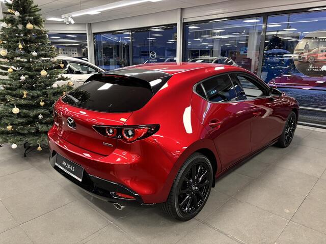 Mazda 3 HB 2.5 e-SkyActiv-G M Hybrid 140 Homura , Demovoordeel ¤ 5.500,-, Automaat, Navi, Adap.Cruise, Clima, Apple Carplay, Camera, PDC, HUD, Stoelverwarming, 18" LMV