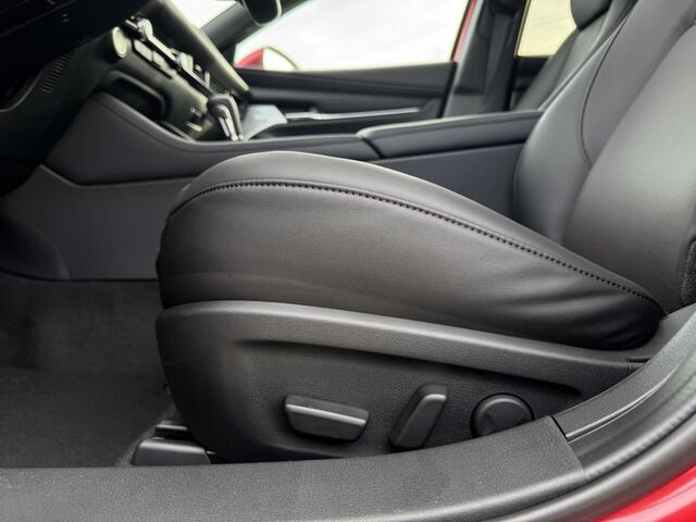 Mazda 3 2.0 e-SkyActiv-X M Hybrid 186 Takumi | Automaat | Climate Control | Stoel en stuurverwarming | 360 camera | Bose | Dodehoeksensoren | Draadloze Applecarplay en Android auto | Stoelgeheugen | Full adaptieve led | Adaptieve cruise control |