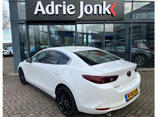 Mazda 3 2.0 e-SkyActiv-X M Hybrid 180 Luxury | AUTOMAAT | NED. AUTO | DEALER ONDERHOUDEN | I-ACTIVESENSE PAKKET | CRUISE CONTROL ADAPTIEF | 360 CAMERA | STOEL + STUURVERWARMING
