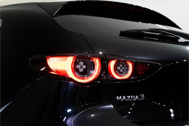 Mazda 3 2.0 e-SkyActiv-X M Hybrid 180 Luxury 187PK | NL AUTO+NAP | Bose | Leder | HUD | Elektr. Stoelen | VOL OPTIE! 12 MND Garantie