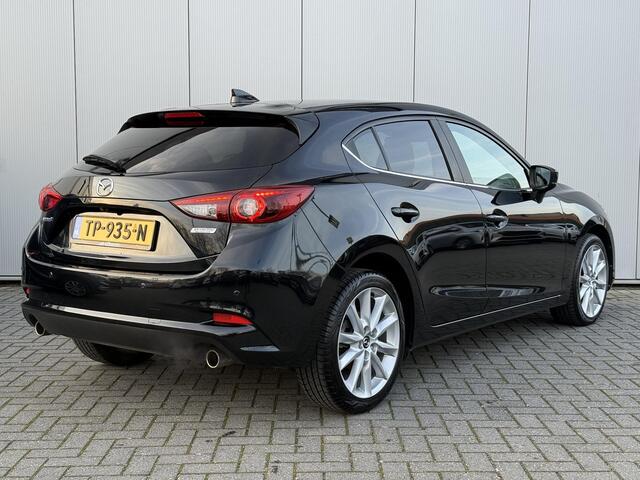 Mazda 3 2.0 SkyActiv-G 120 GT-M / Lederen Bekleding / Elektrisch verstelb. stoelen / Stoel en stuur verwarming / Navigatie / Bose / Head Up Display / 18" velgen /