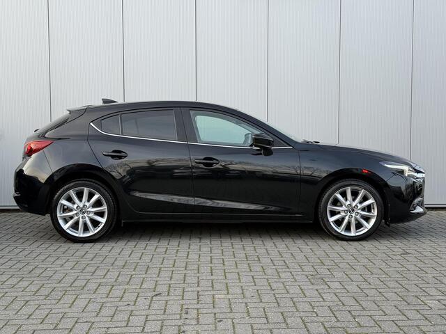 Mazda 3 2.0 SkyActiv-G 120 GT-M / Lederen Bekleding / Elektrisch verstelb. stoelen / Stoel en stuur verwarming / Navigatie / Bose / Head Up Display / 18" velgen /
