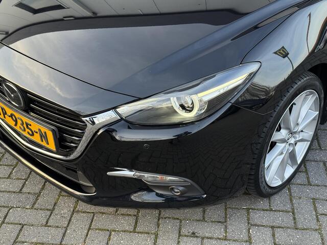 Mazda 3 2.0 SkyActiv-G 120 GT-M / Lederen Bekleding / Elektrisch verstelb. stoelen / Stoel en stuur verwarming / Navigatie / Bose / Head Up Display / 18" velgen /