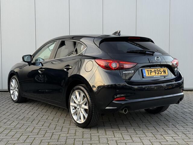 Mazda 3 2.0 SkyActiv-G 120 GT-M / Lederen Bekleding / Elektrisch verstelb. stoelen / Stoel en stuur verwarming / Navigatie / Bose / Head Up Display / 18" velgen /