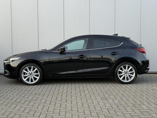 Mazda 3 2.0 SkyActiv-G 120 GT-M / Lederen Bekleding / Elektrisch verstelb. stoelen / Stoel en stuur verwarming / Navigatie / Bose / Head Up Display / 18" velgen /