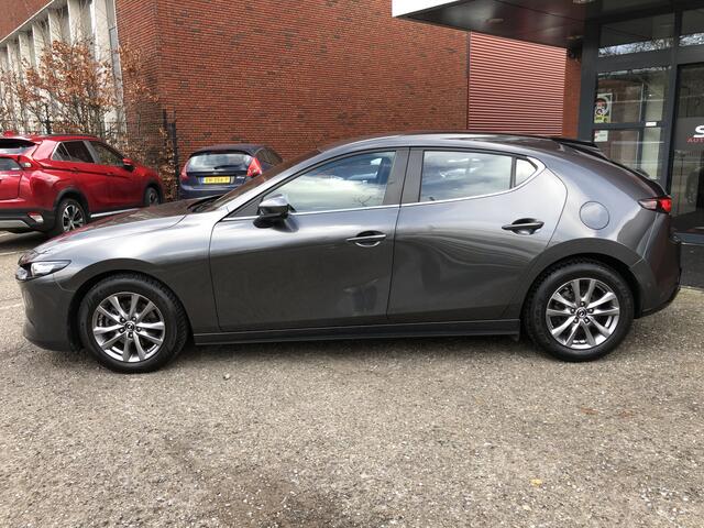 Mazda 3 2.0 e-SkyActiv-G M Hybrid 122 Comfort // ADAPT. CRUISE // DODEHOEK // 360 CAMERA+SENSOREN // CLIMA // HEAD-UP DISPLAY // STUUR+STOELVERWARMING //